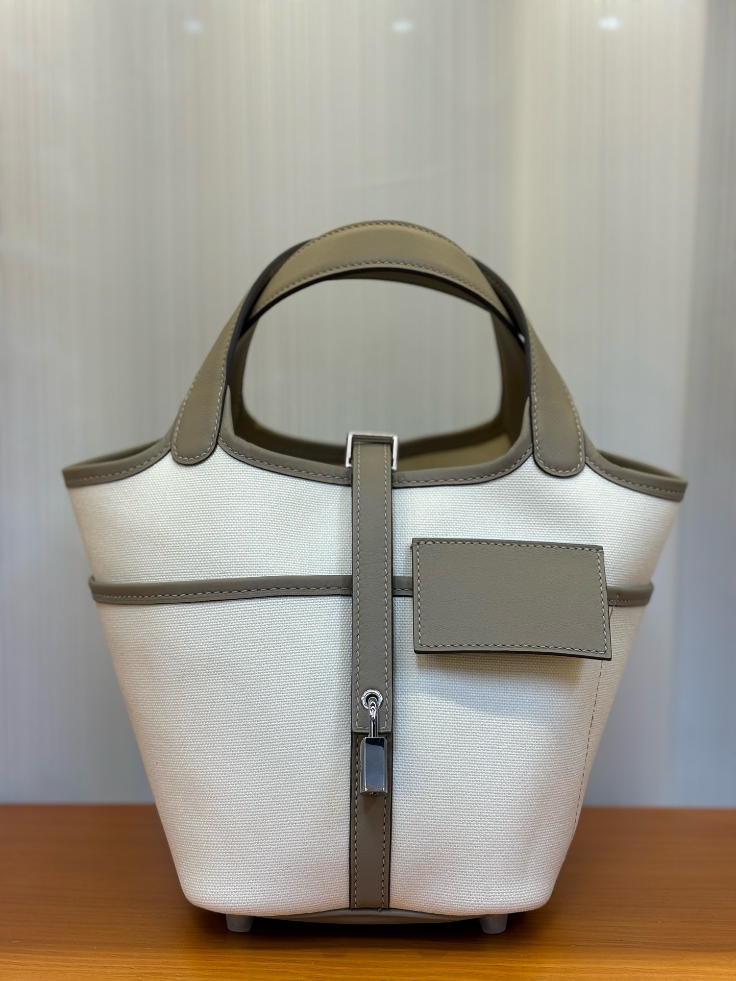 Hermes Picotin Lock 18 Pocket Bag In White/Grey